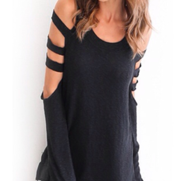 OFFER $12! Leo Lexi Top Cold Shoulder! - Picture 2 of 3